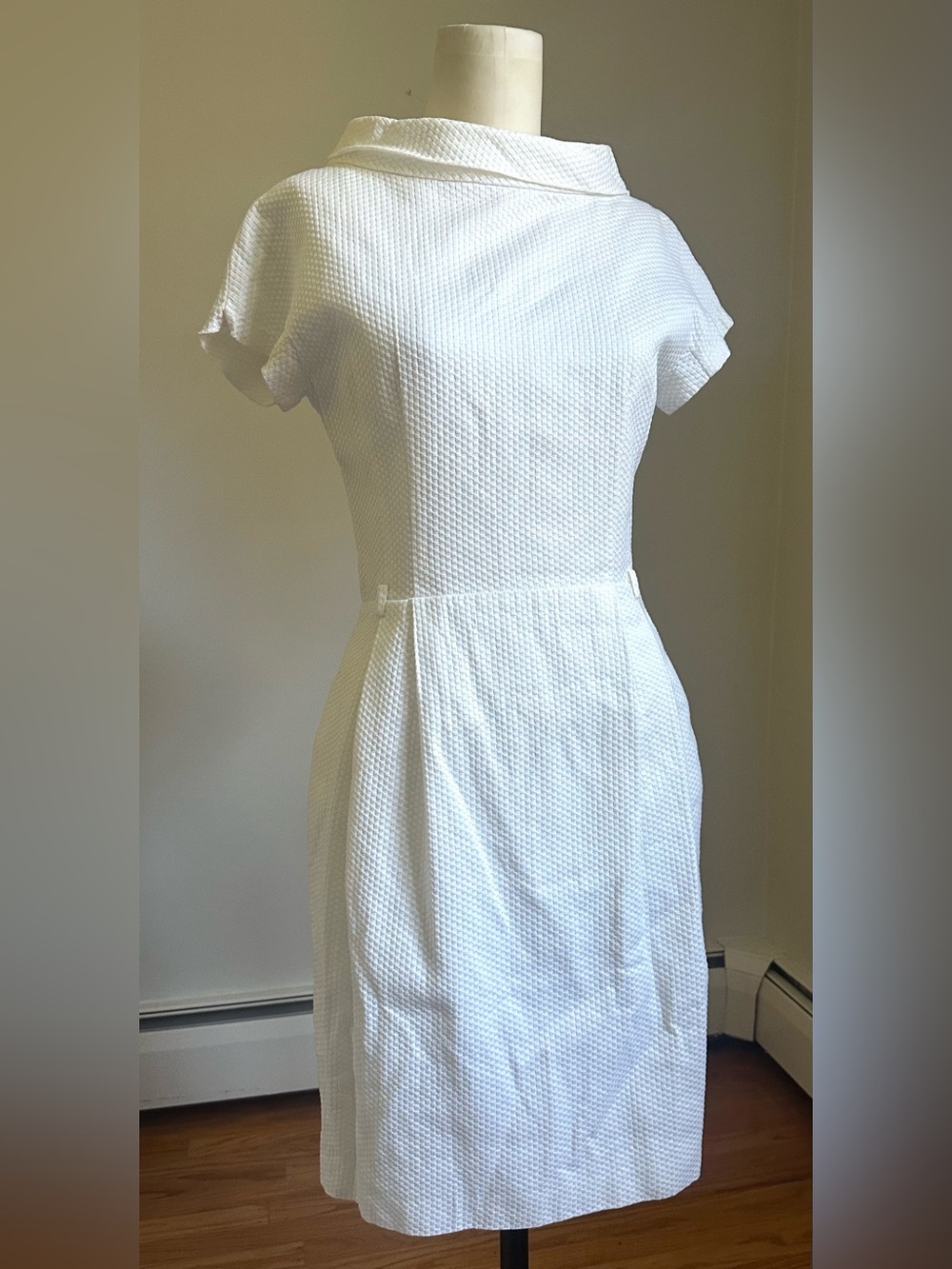Moschino Cheap and Chic White Textured Shift Dress Shift Unique Collar 8 Medium